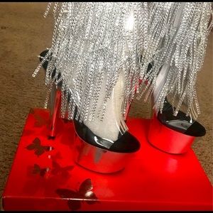 Sellimg pleaser just a bit to small for me ive never worn them at all